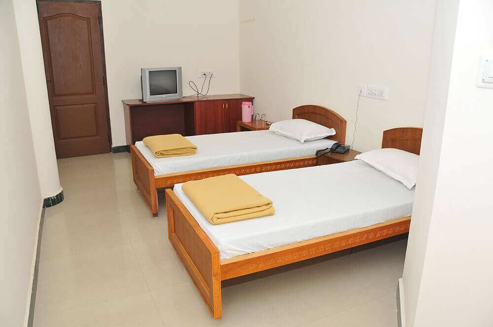 Double Beds Standard A/c Rooms in Hotel Nachiappa Palace